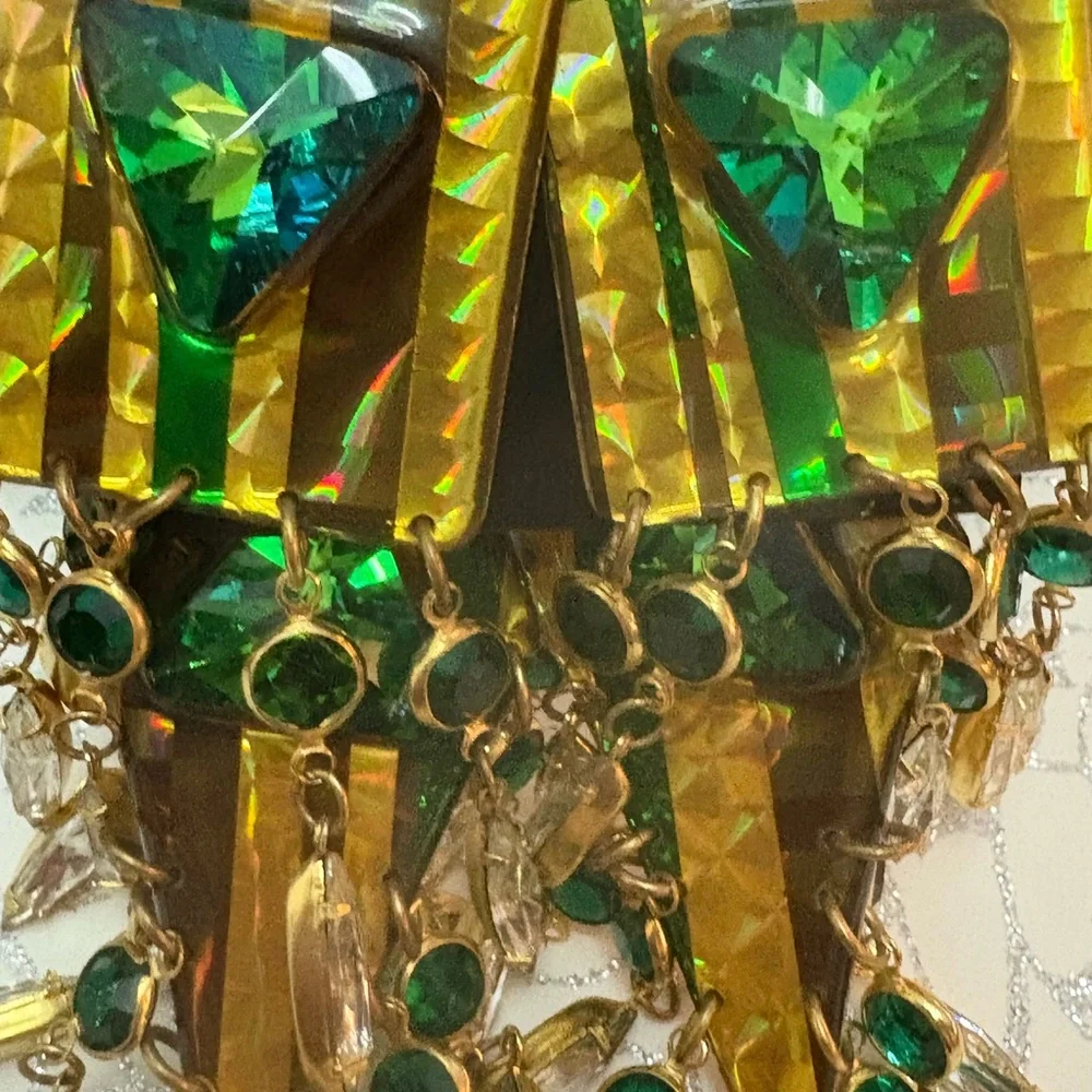 Vintage Beth Brennen Amazing 2 in 1 Green and Gold Loaded Earing New 51/2”long
S - Picture 3 of 16